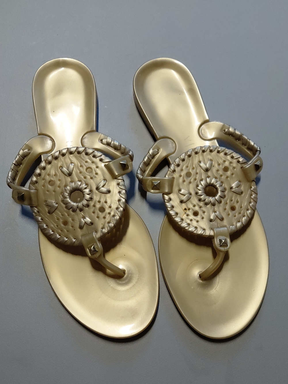 JACK ROGERS 8 Gold Women's Decorative Medalion Thong Jelly Sandals Boho